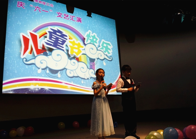 1528248139386077287.jpg 主持人1.jpg