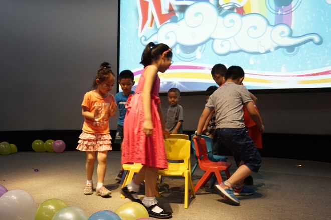 1528248164050040883.jpg 抢椅子游戏1.jpg