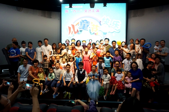 1528248173800018006.jpg 职工亲子大合影1.jpg