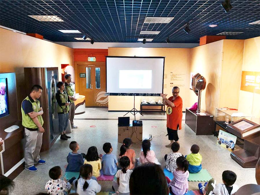 1529668393818070241.jpg Father_Scene2.jpg